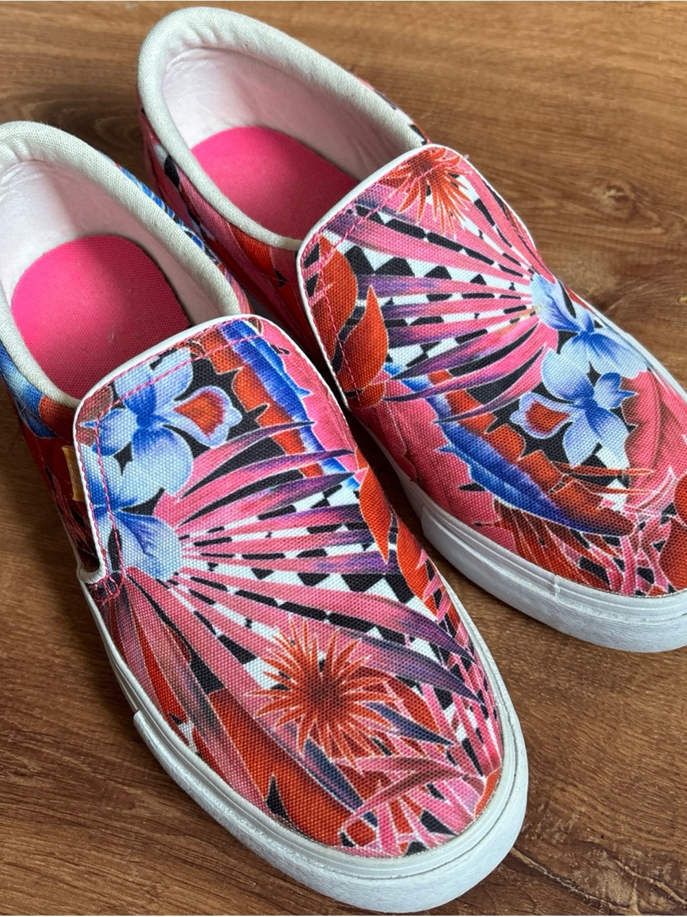 Nike women’s Court Royale AC slip on “Laser Fuchsia” Hawaiian floral size 7